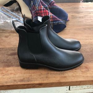 Black rubber boots- never worn size 9- bought from Amazon